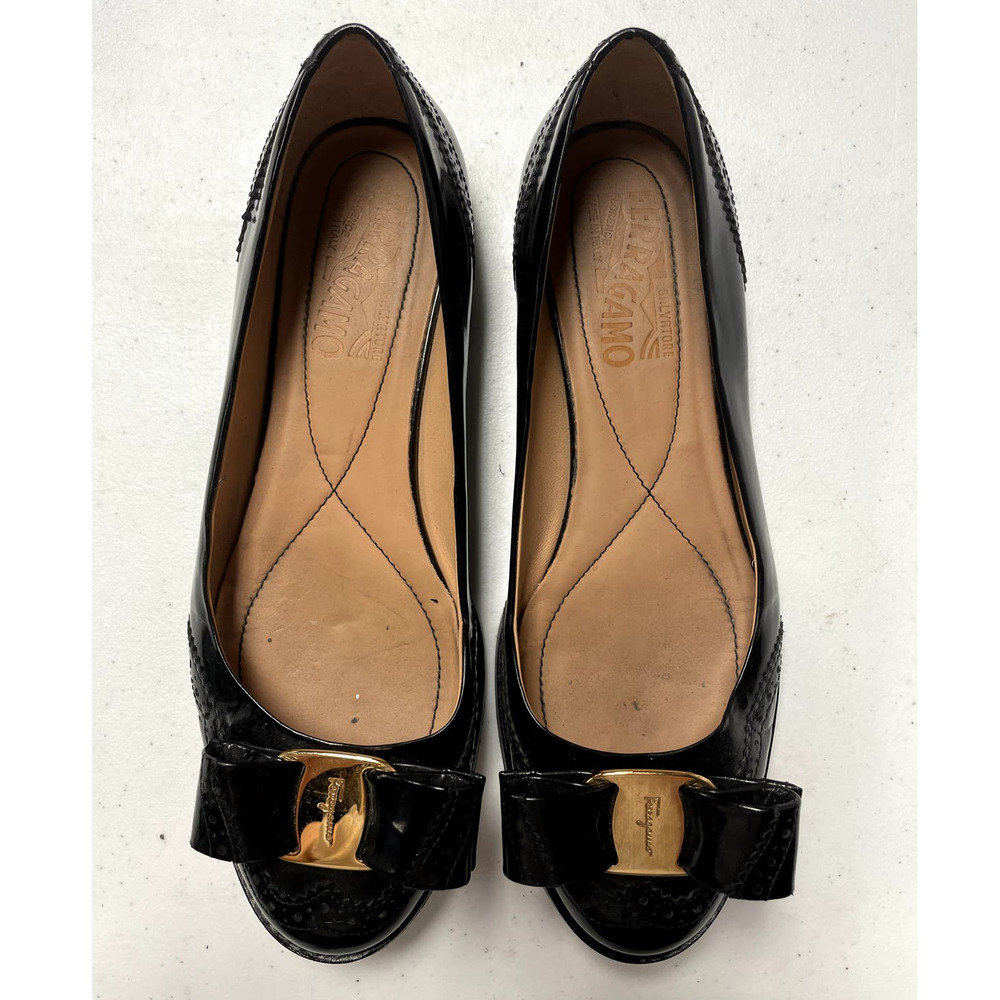 SALVATORE FERRAGAMO Vara Bow Flats Shoes Black Patent Brogue Leather Size 5.5